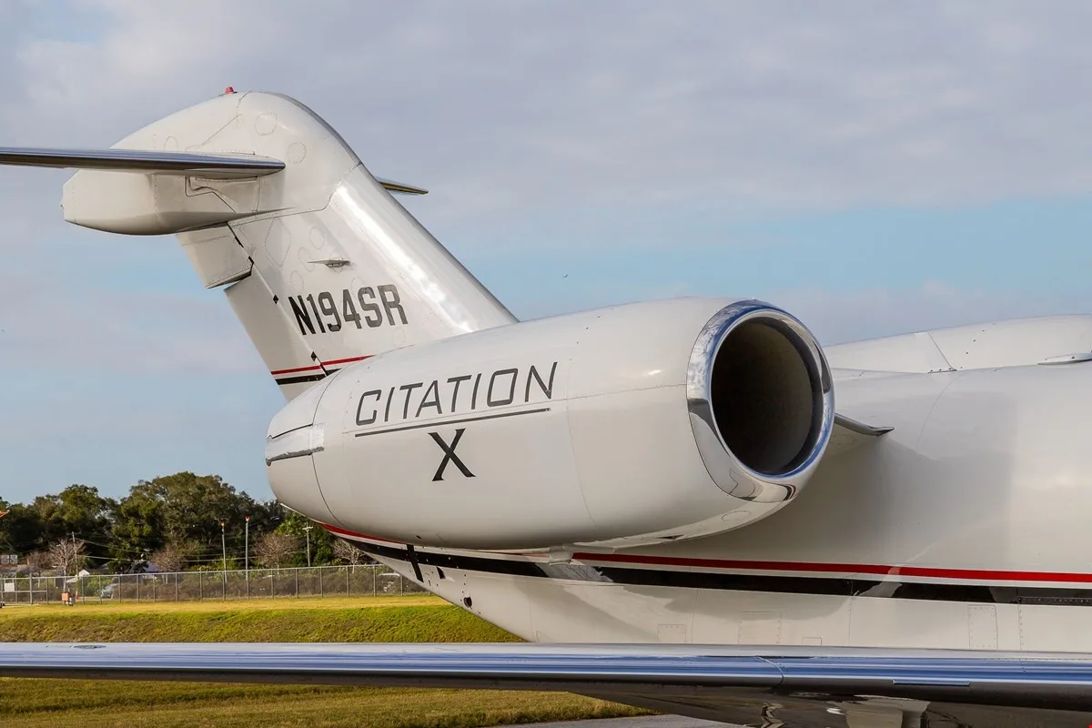 Close-up of the tail section of a Citation X aircraft with the registration N194SR.