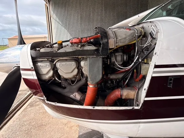The open engine cowling of a Cessna 182 Skylane (N9410X) revealing the Continental engine.