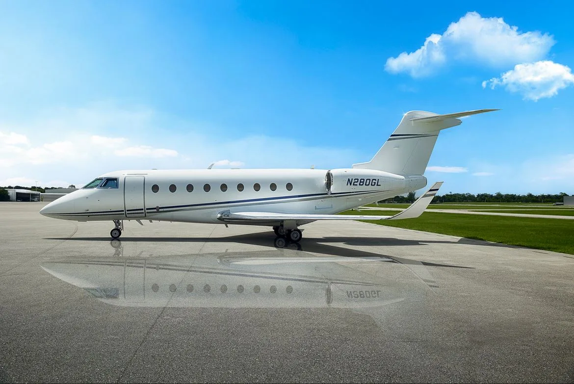 N280GL Gulfstream on the tarmac with reflection.
