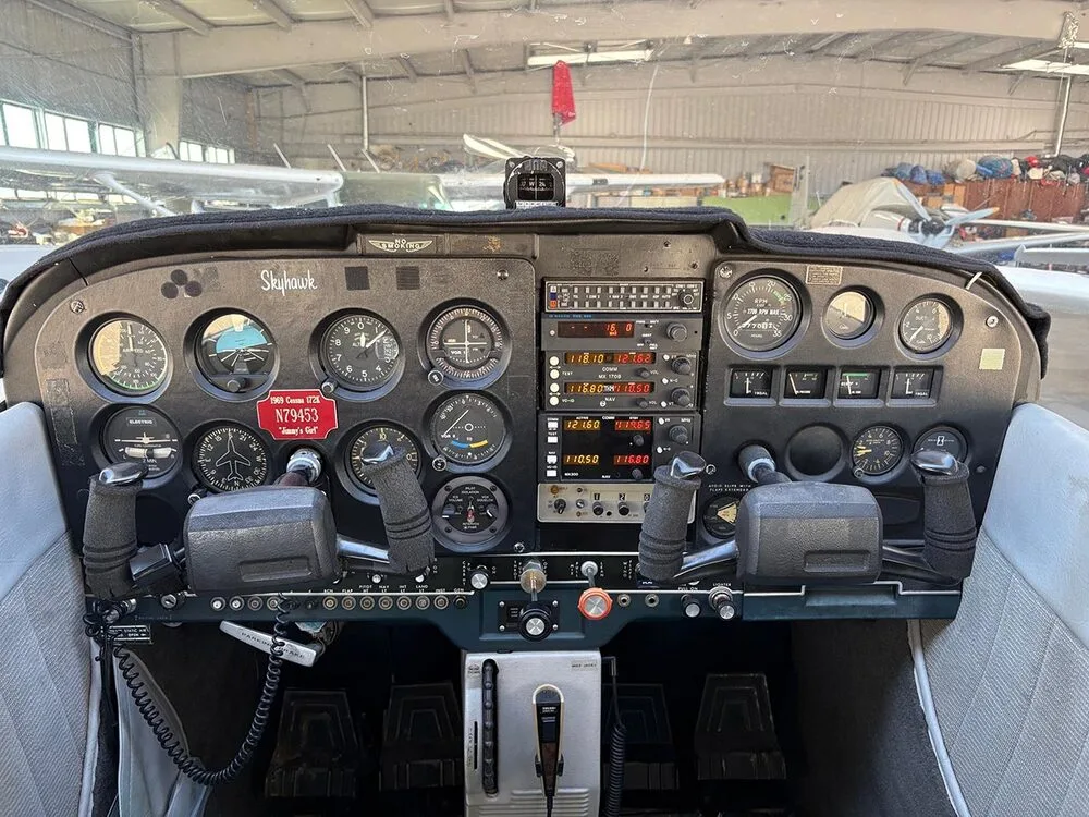 The instrument panel of a Cessna Skyhawk N79453, showing various gauges and avionics.