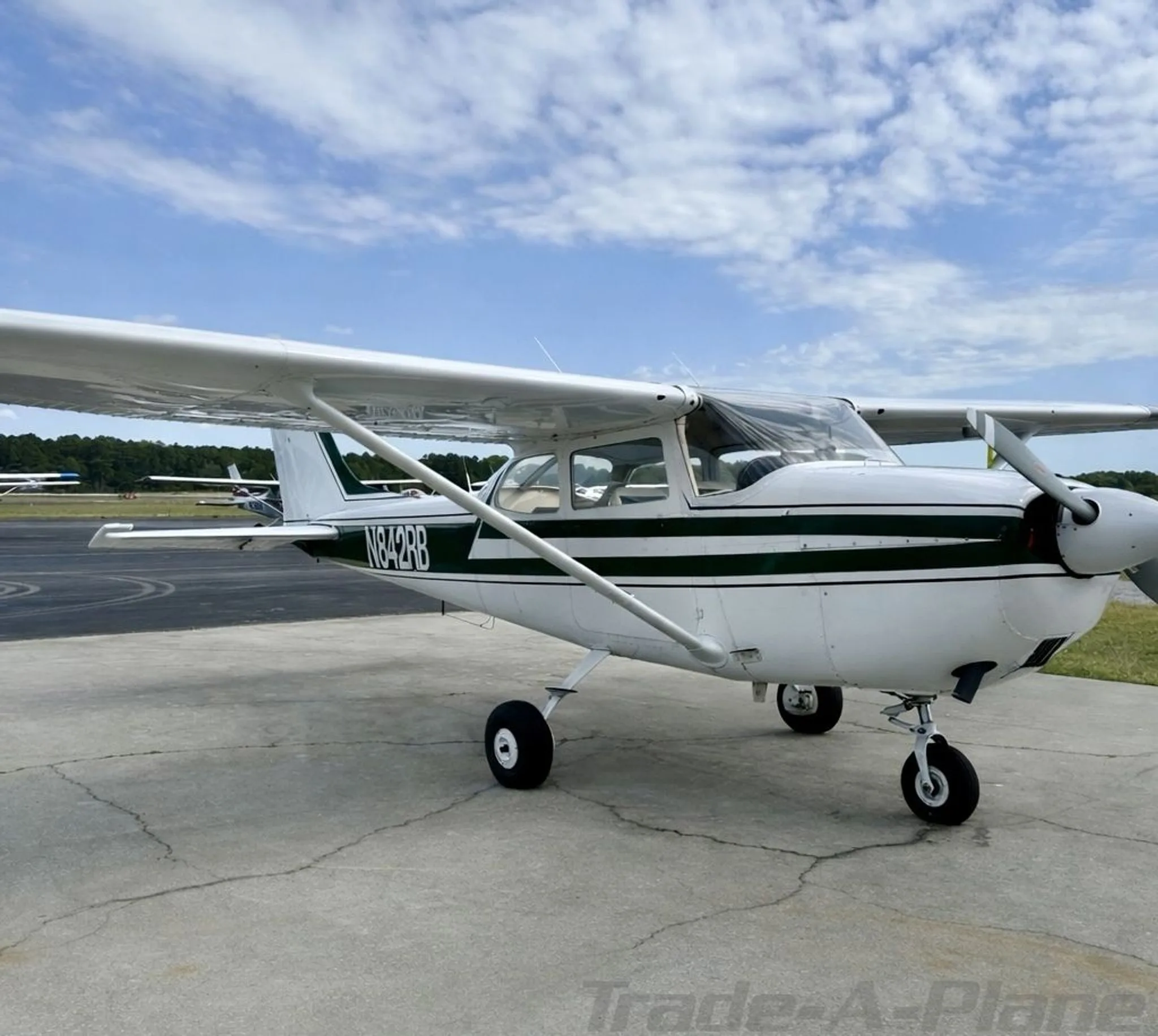 Front view of the Cessna 172K Skyhawk.