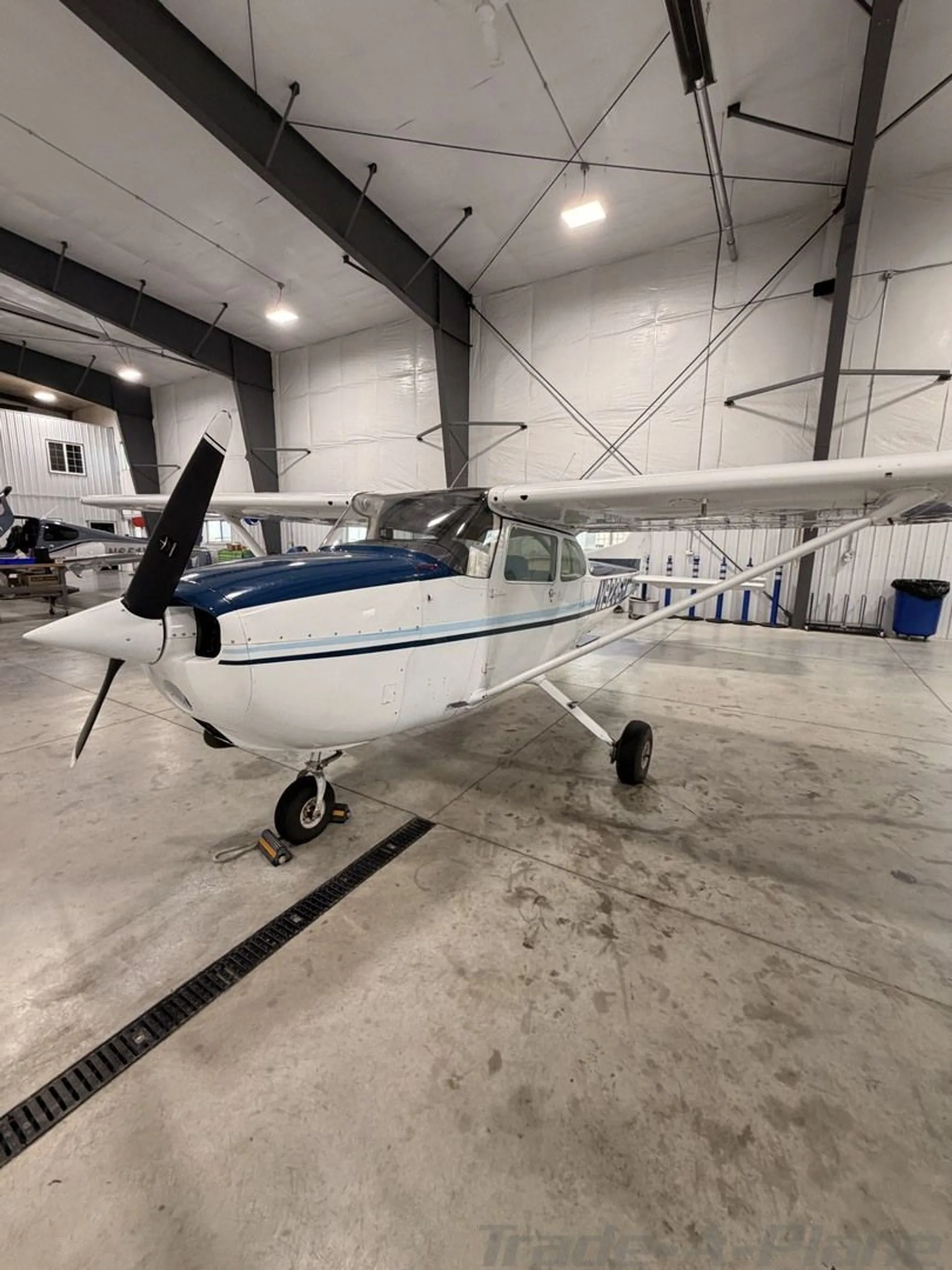 Side view of the Cessna 172M Skyhawk showcasing the propeller.