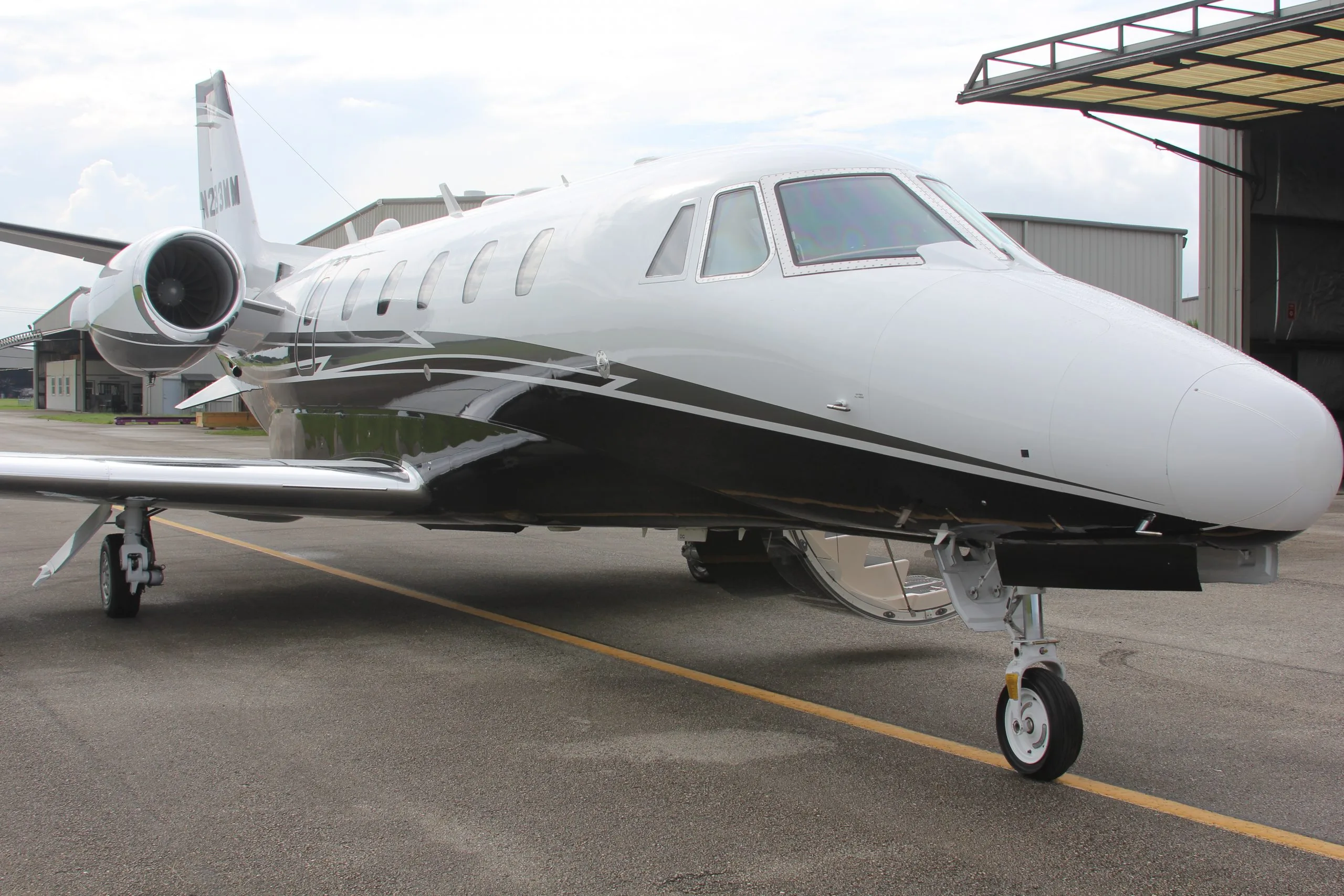 Front quarter view of the N283MM aircraft on the tarmac.