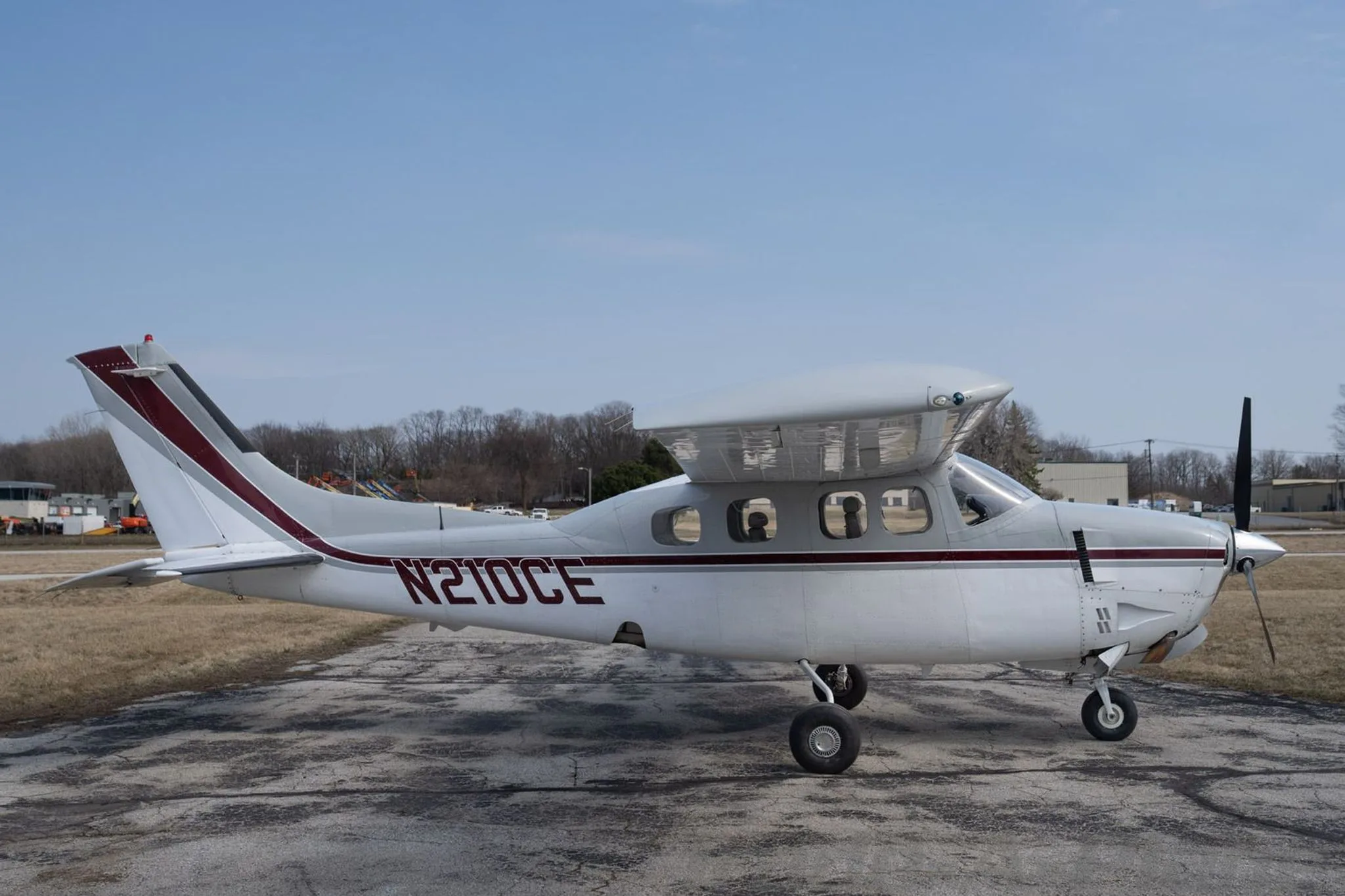 Side view of the Cessna P210N highlighting its design.