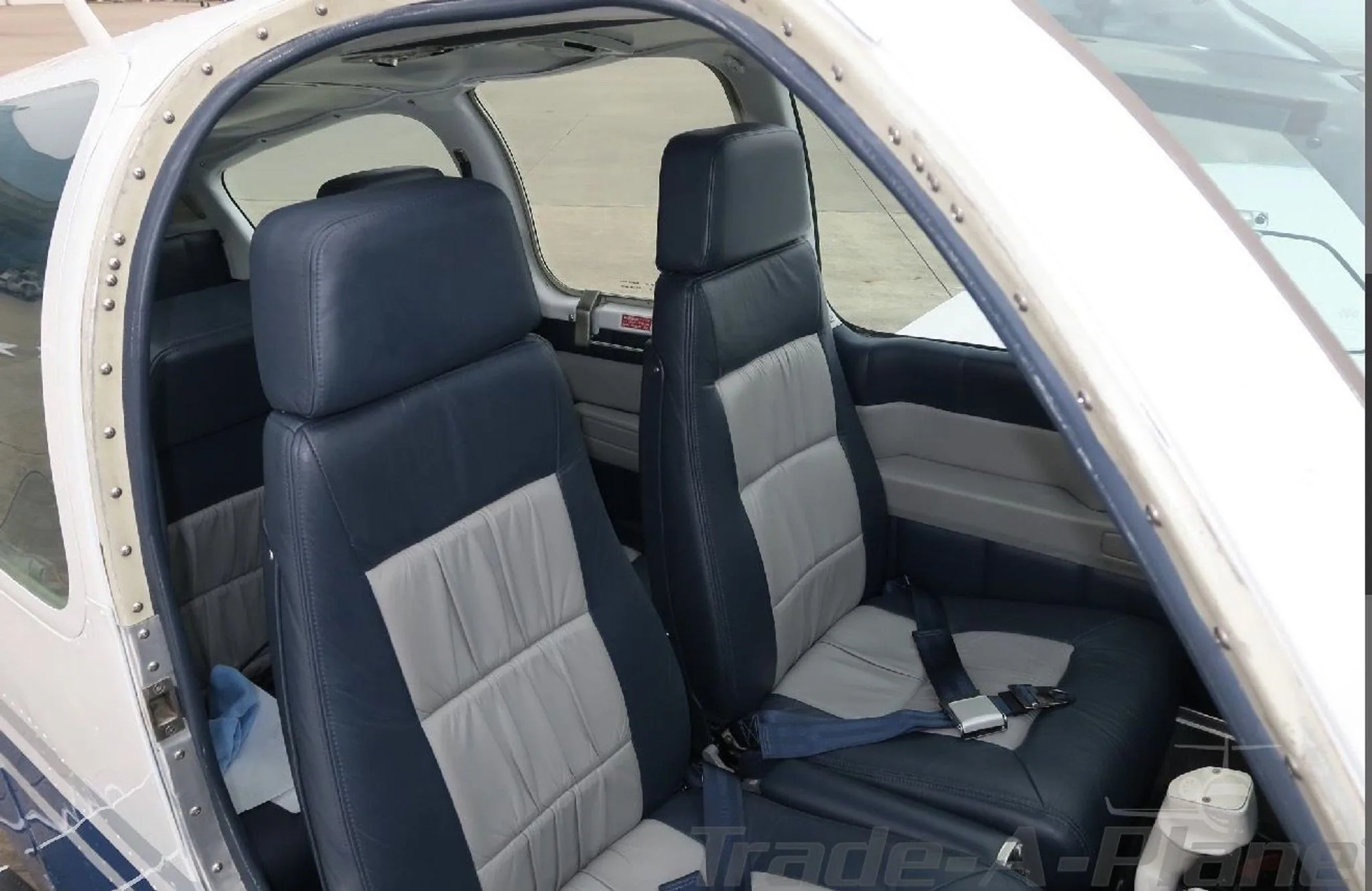Interior seating of the Beechcraft 33 Bonanza.