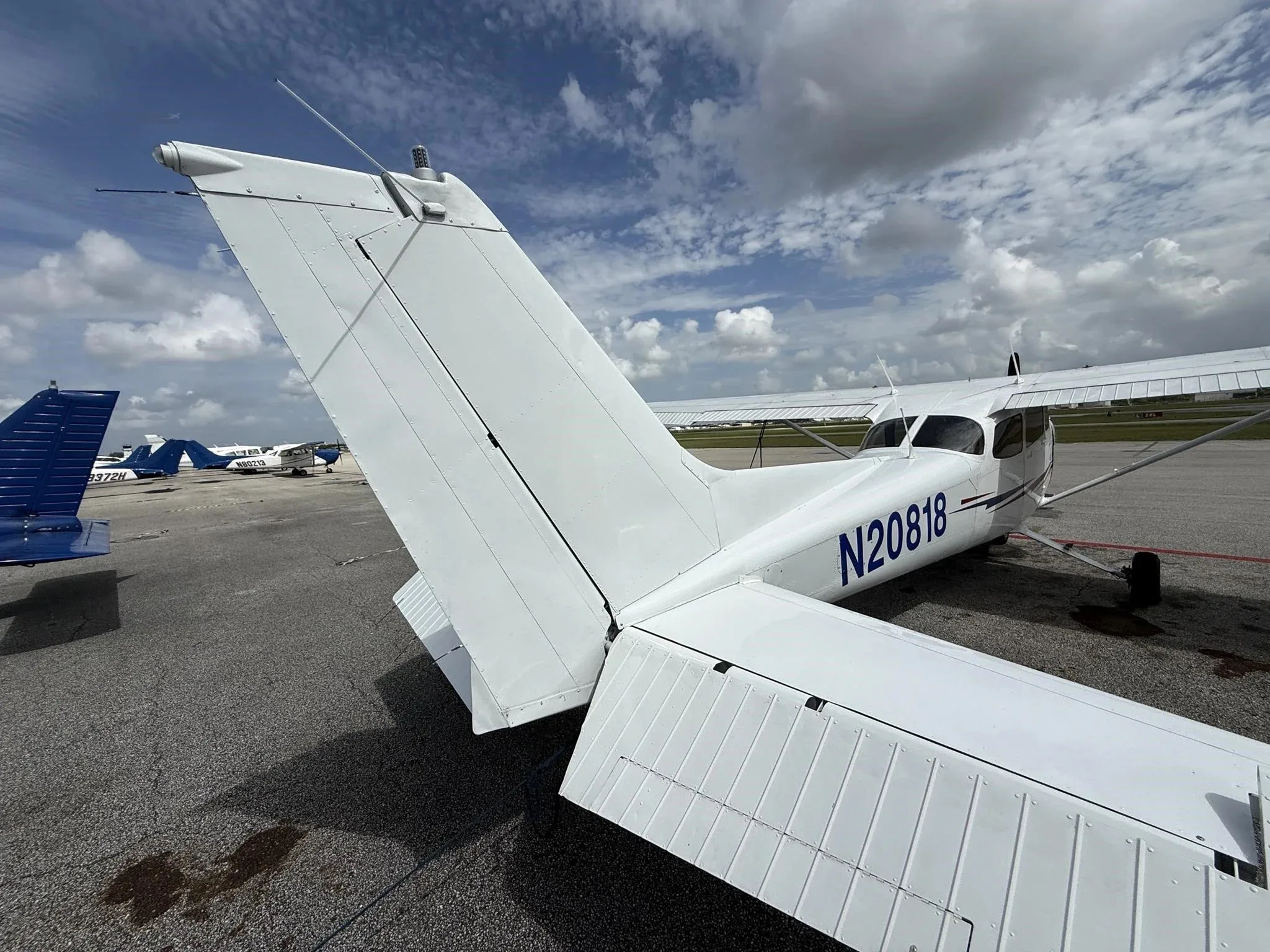 A close-up rear-left view of the tail section of the white Cessna 172 (N20818).
