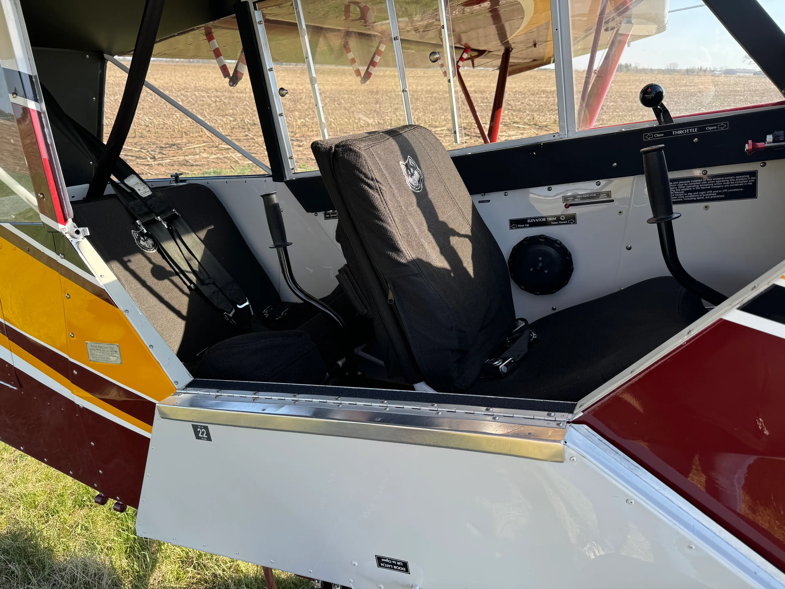 View of the two black fabric seats inside the open cockpit of the Aviat Aircraft Husky A-1B (N307AM).