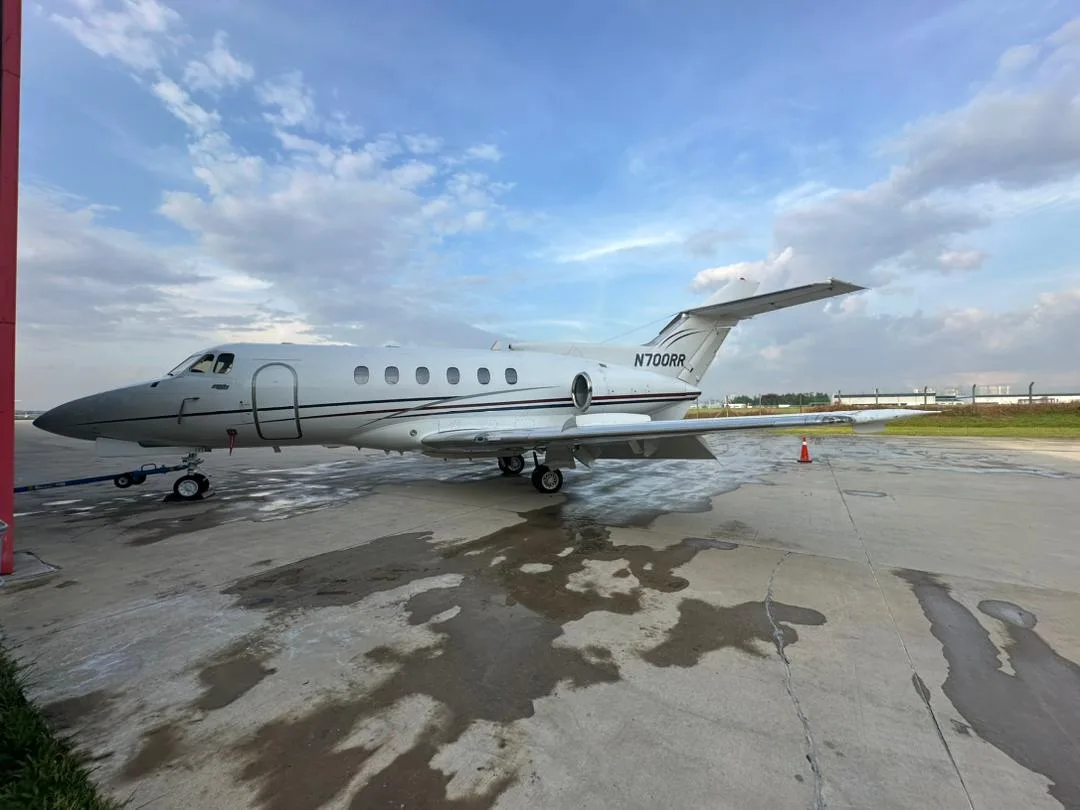 A Hawker 400XP aircraft with registration N700RR is parked on the tarmac.