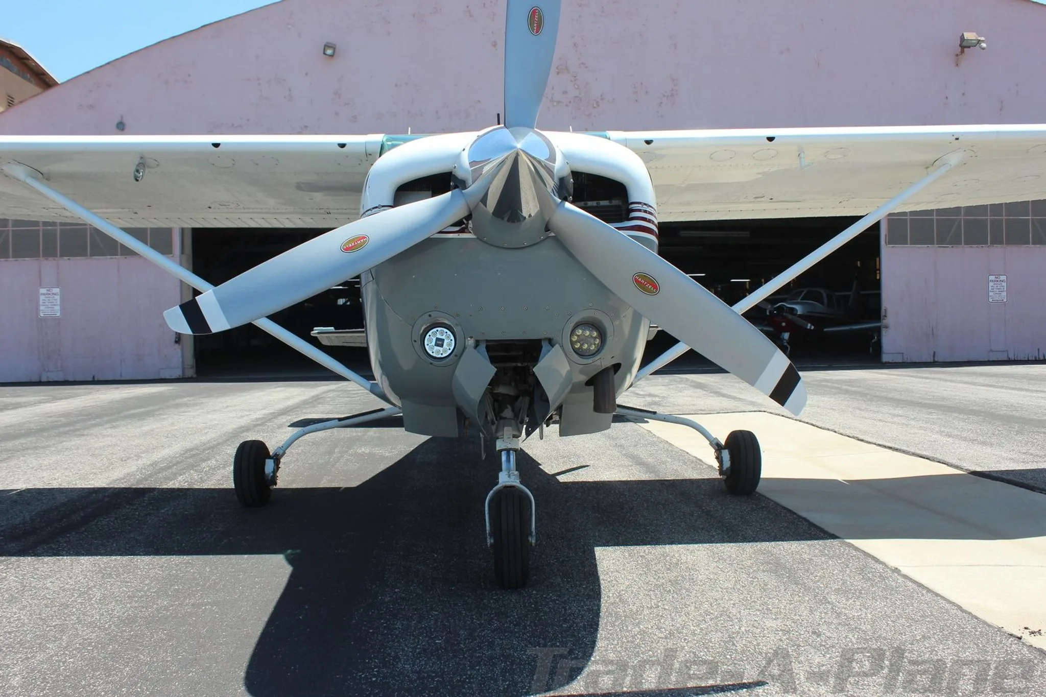 Front view of the Cessna TR182.
