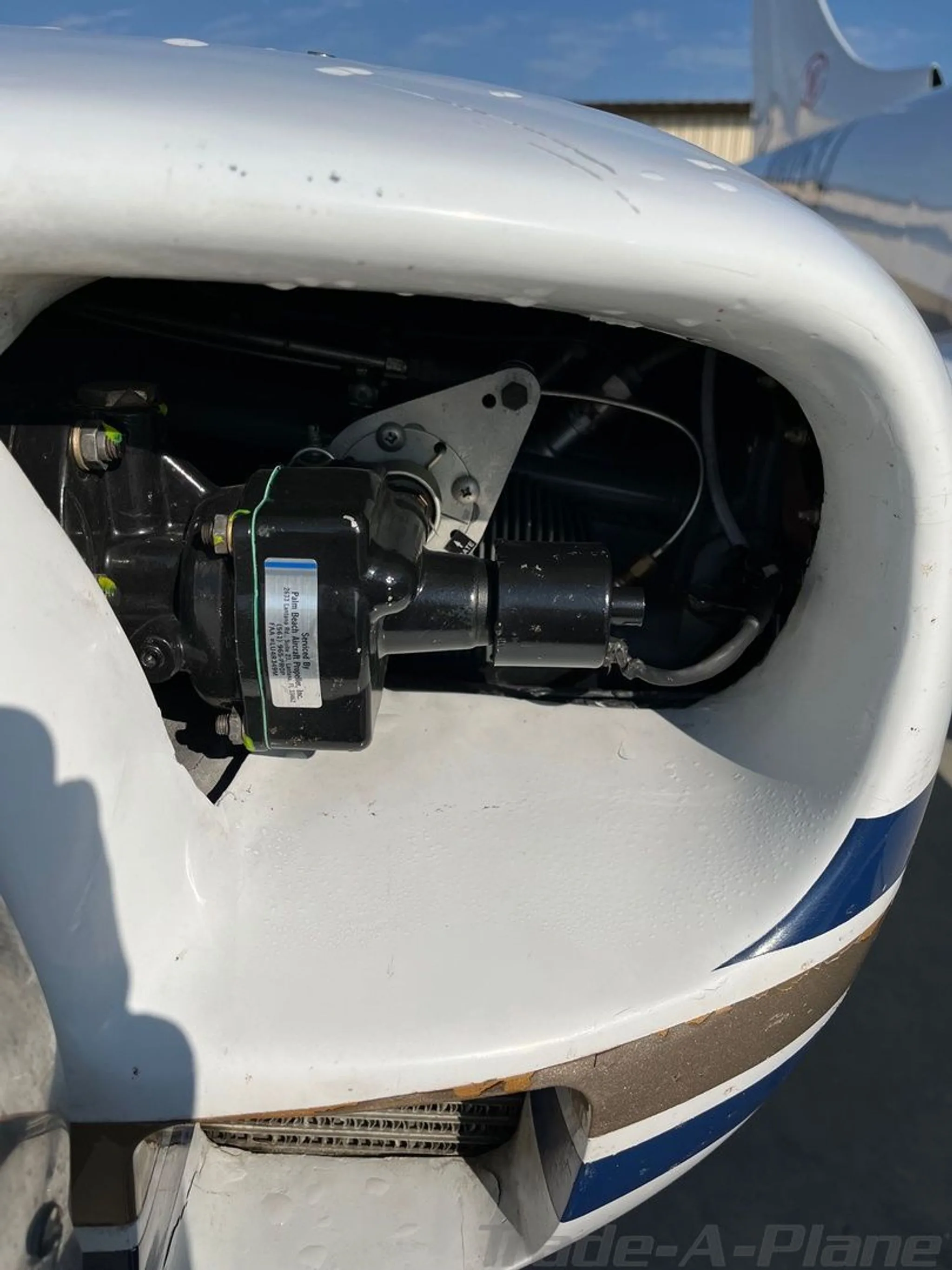 Detail of the engine compartment of the Aerostar 600A.