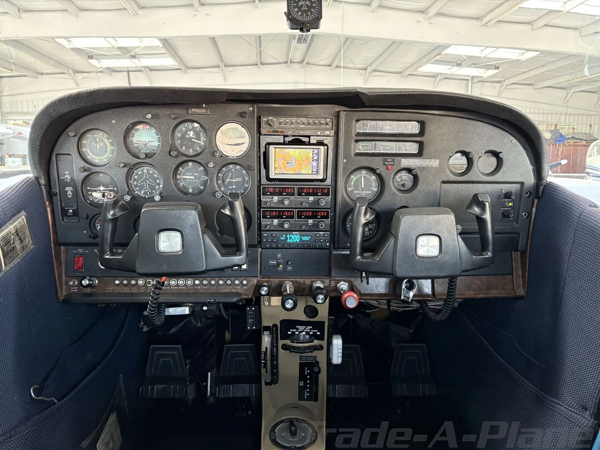 Instrument panel of the Cessna 182P Skylane.