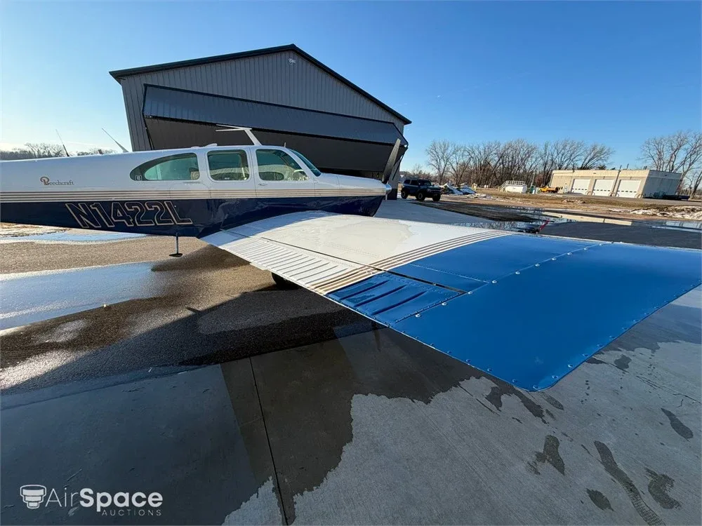 Right side view of the Beechcraft Bonanza, highlighting the wing and fuselage with the N1422L registration.