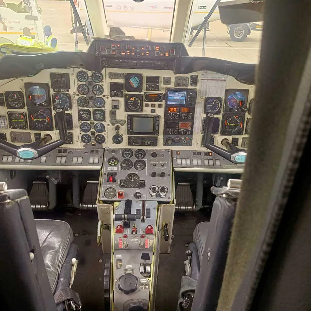The cockpit instrument panel of the Jetstream 32.