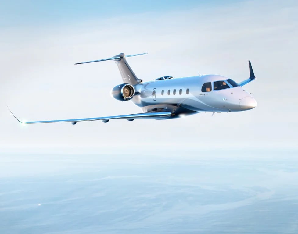 A Embraer Praetor 600 flying in the sky.