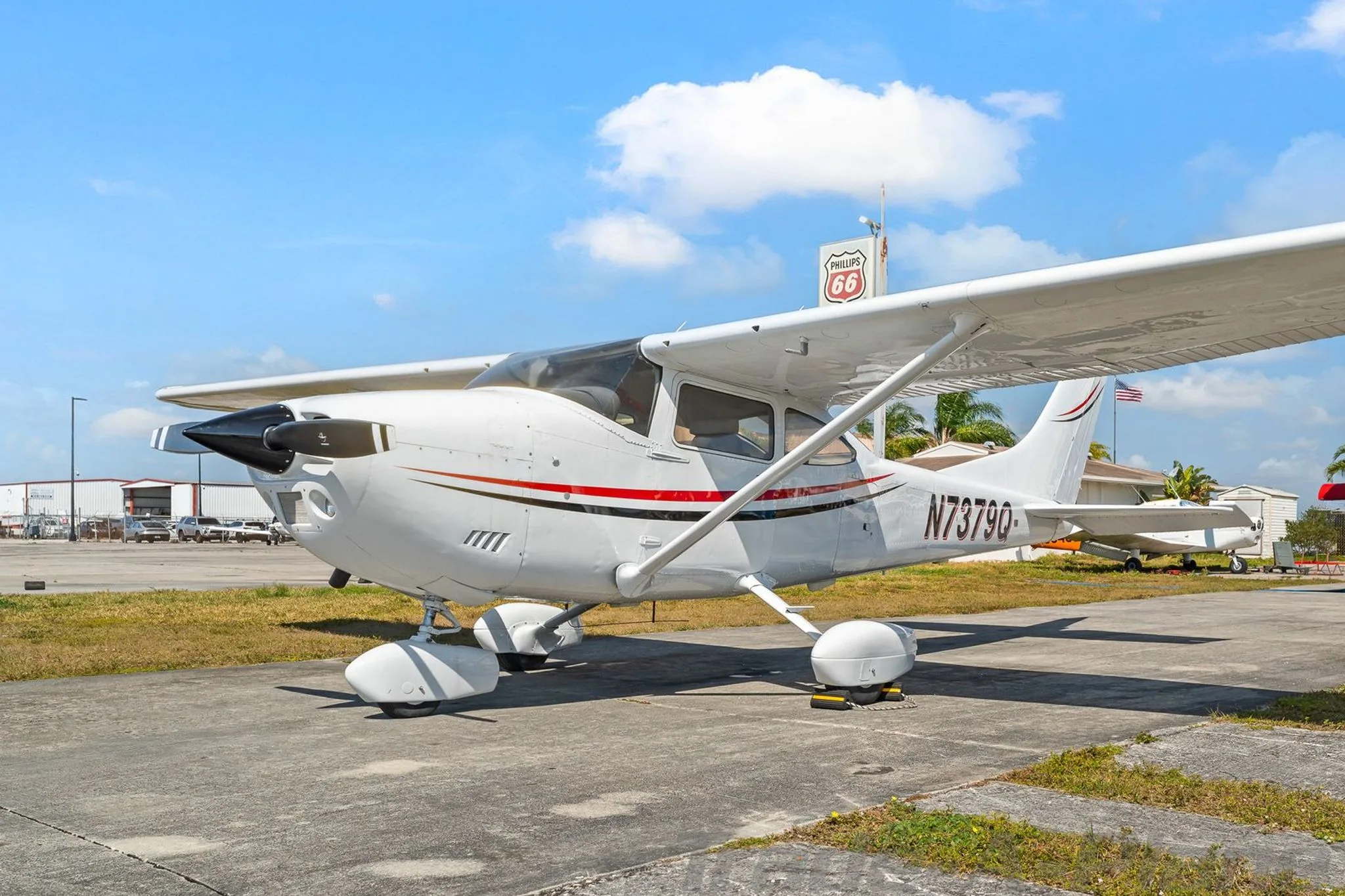 Another side view of the Cessna 182P Skylane.
