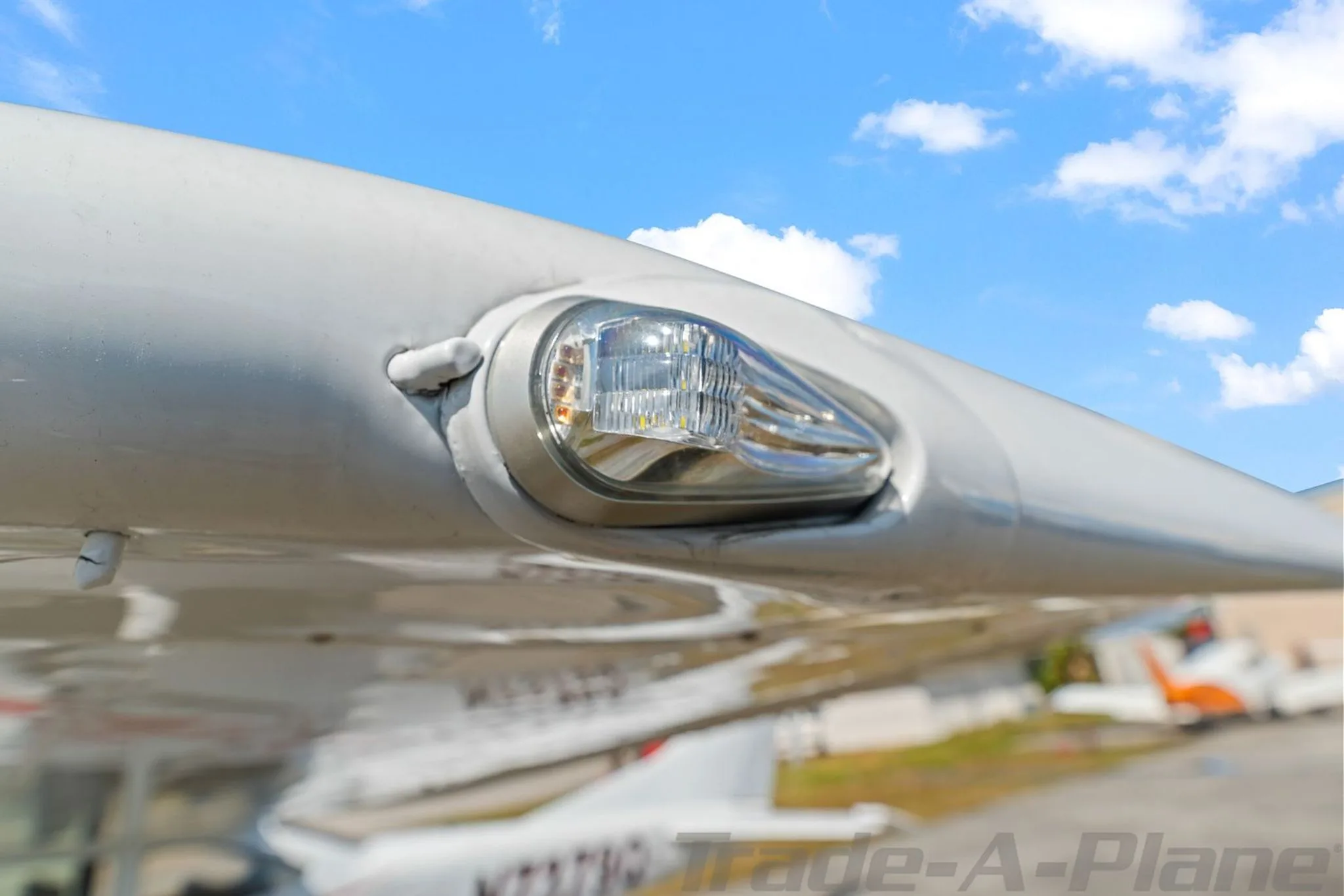 Close-up of the wing light on the Cessna 182P Skylane.