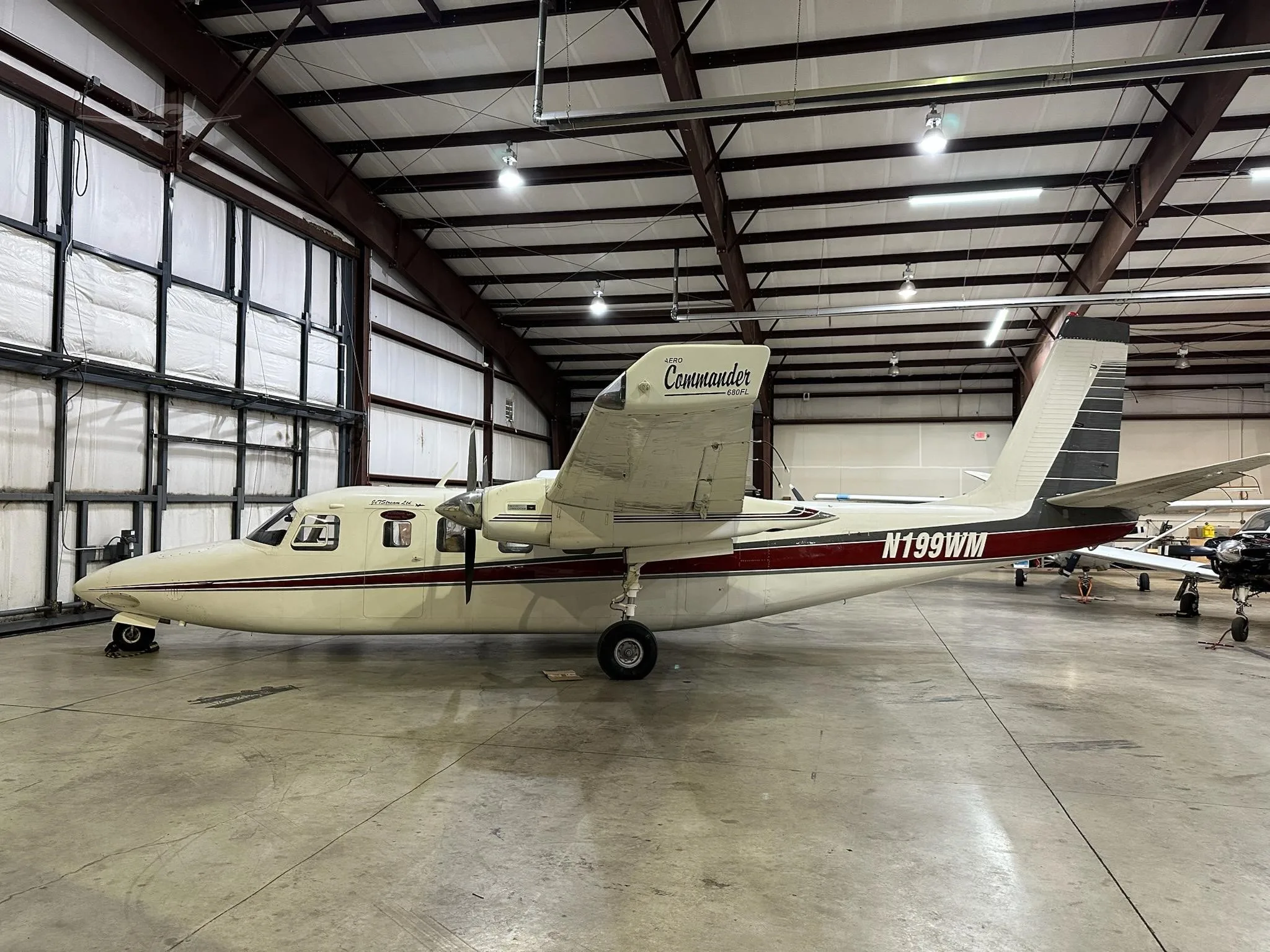 1964 COMMANDER 680FL