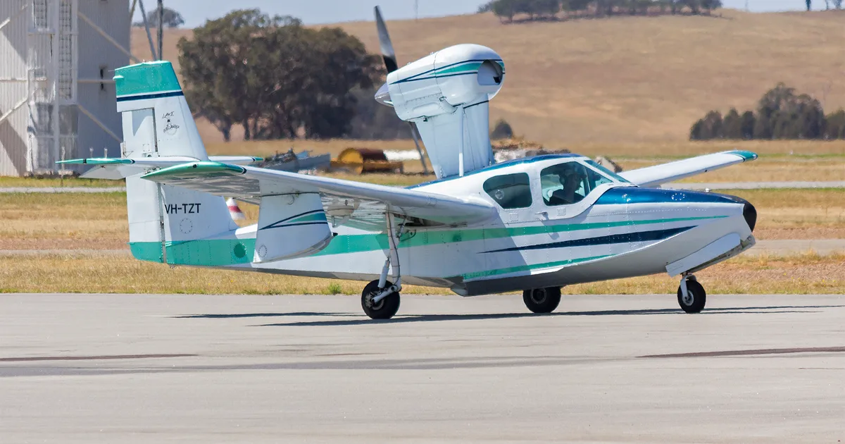 Lake Buccaneer LA-4-200