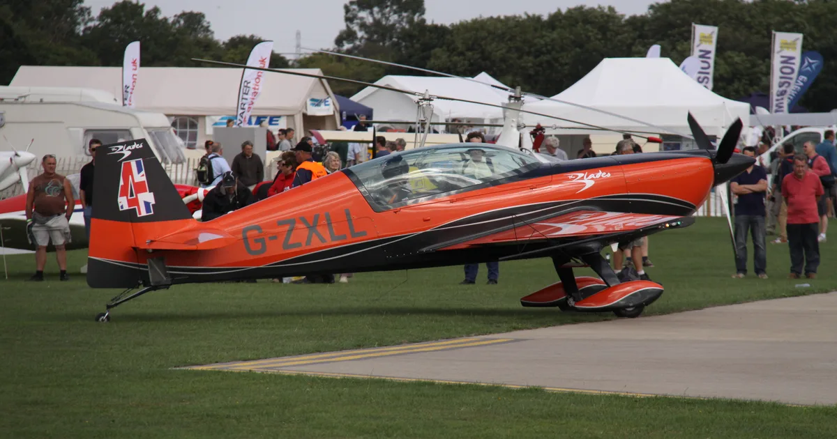 Extra EA.300 L