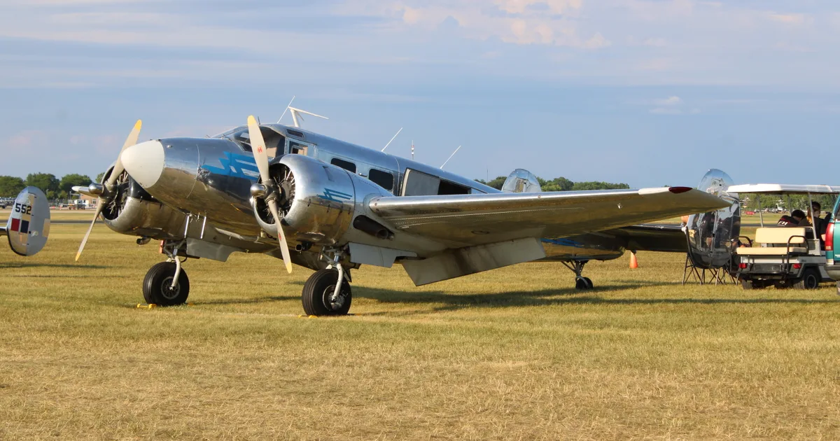 Beechcraft D18S