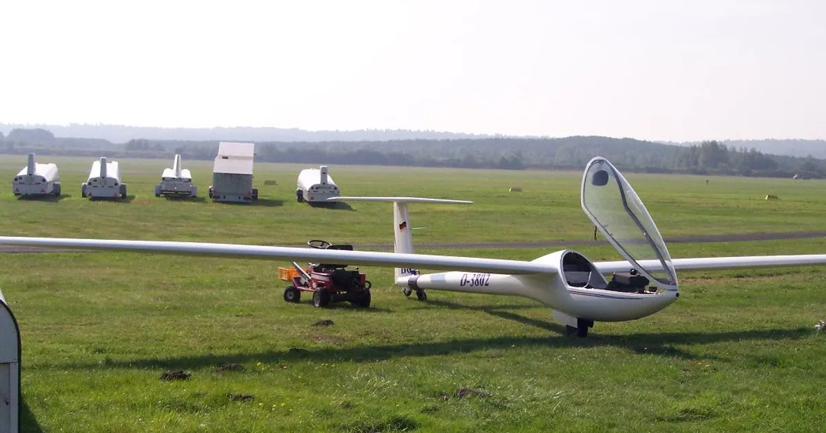 Glaser-dirks DG-300 Club Elan