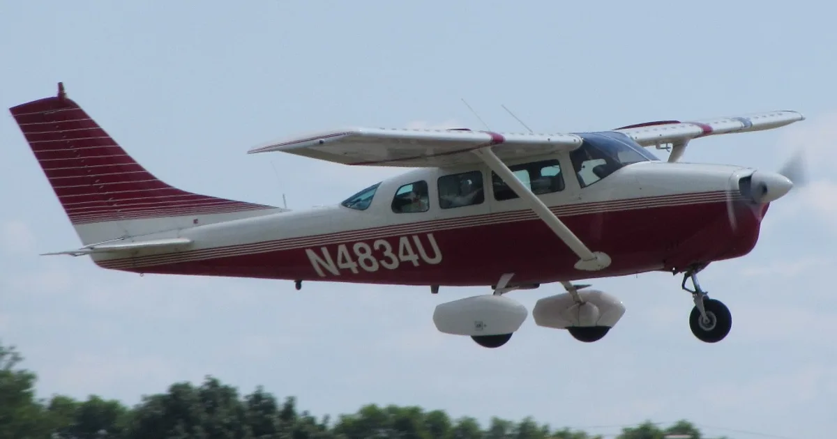 Cessna Aircraft Company 210-5A(205A)