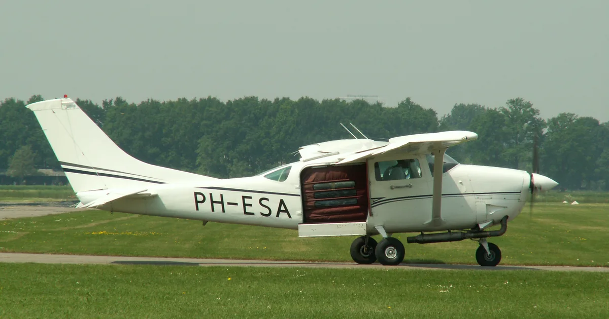 Cessna Aircraft Company TU206F