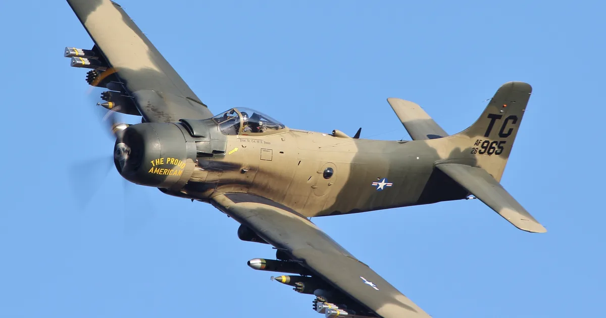 DOUGLAS SKYRAIDER AD-5(A-1E)