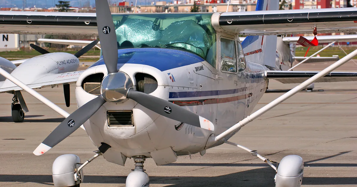 Cessna Aircraft Company 182L Skylane