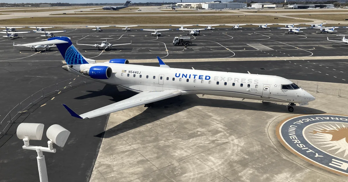 Bombardier CL-600-2C11
